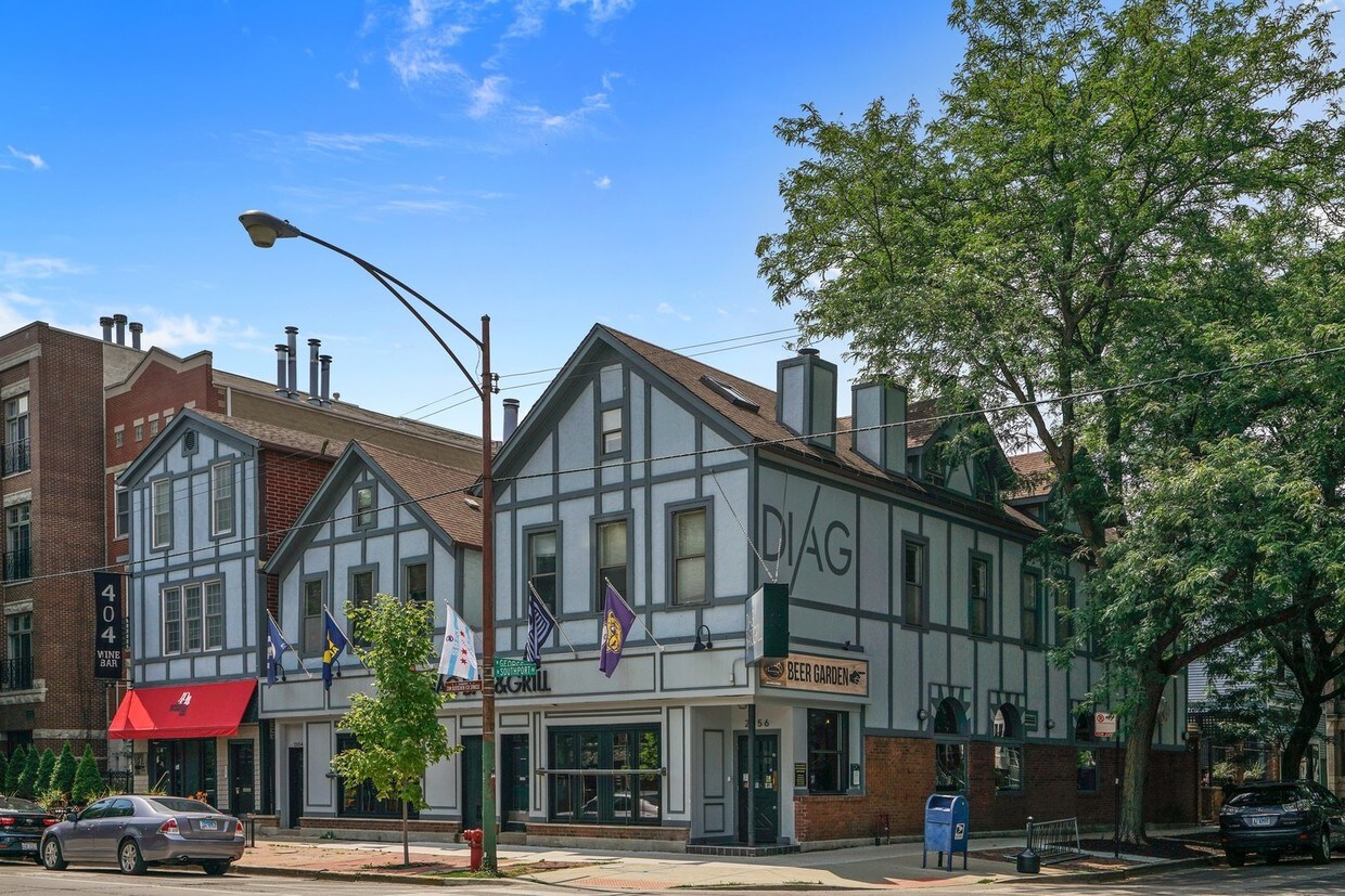 Primary Photo - 2854 N Southport Ave
