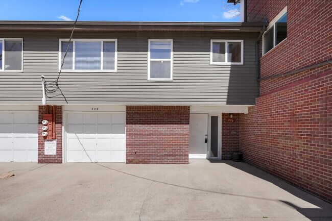 Foto del edificio - 3 Bedroom Townhome in University Neighborhood