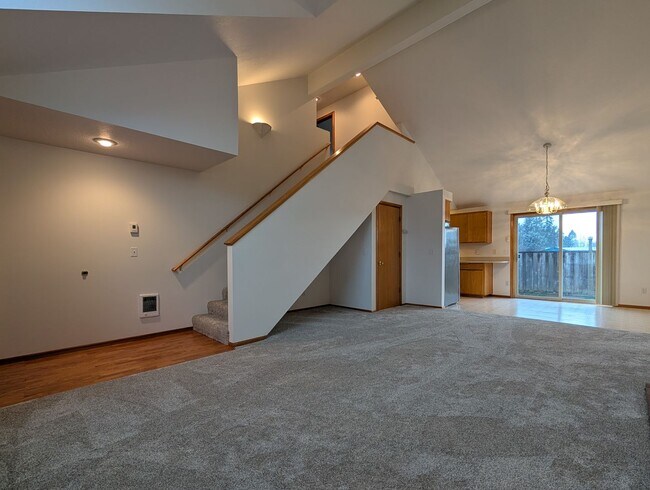 Foto del edificio - Spacious 2-Bedroom, 1.5-Bathroom Duplex With 1260sf In Thurston!