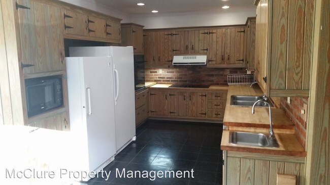 Building Photo - 3 br, 3 bath House - 212 W 6th AVE