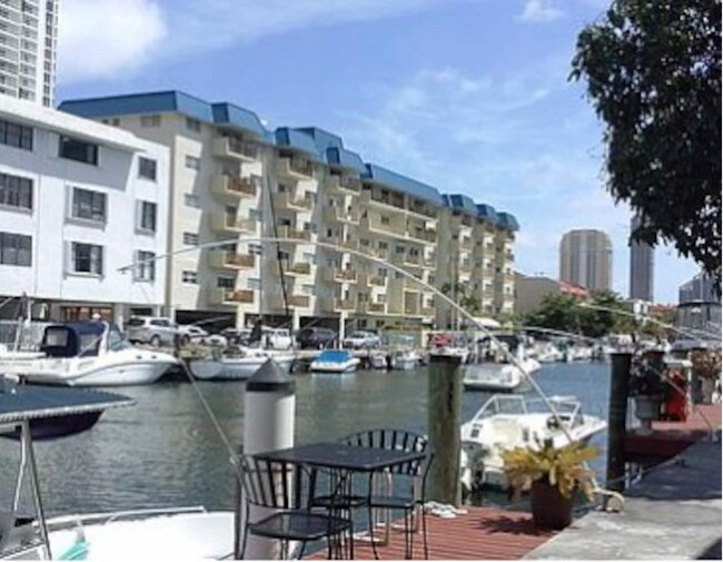 Foto del edificio - 3681 NE 170th St