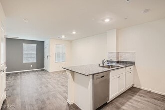 Building Photo - 347 Summer Sparrow Ave