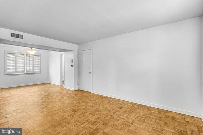 Foto del edificio - 6609 Potomac Ave