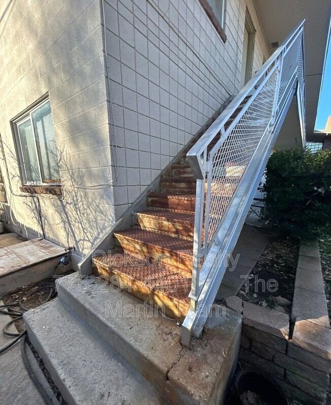 Building Photo - 218 Mt Rose St