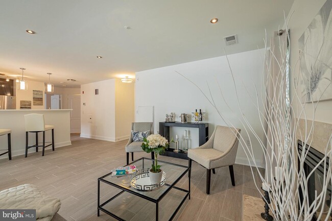 Building Photo - 15600 Everglade Ln
