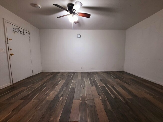 Living room (16' x 11') - 133 33rd St