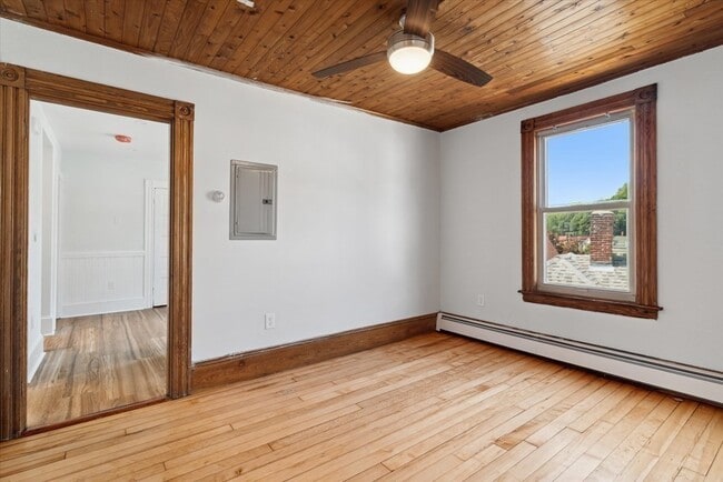 Building Photo - 3 Orchard St