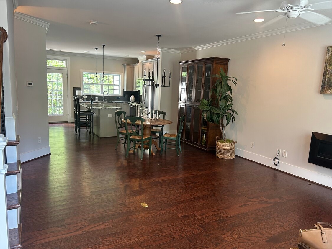 Building Photo - 138 Tressel Way