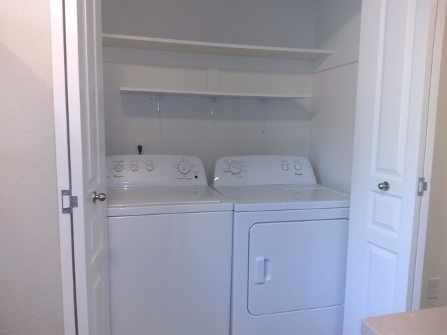 Building Photo - 3105 SW Barbur Blvd