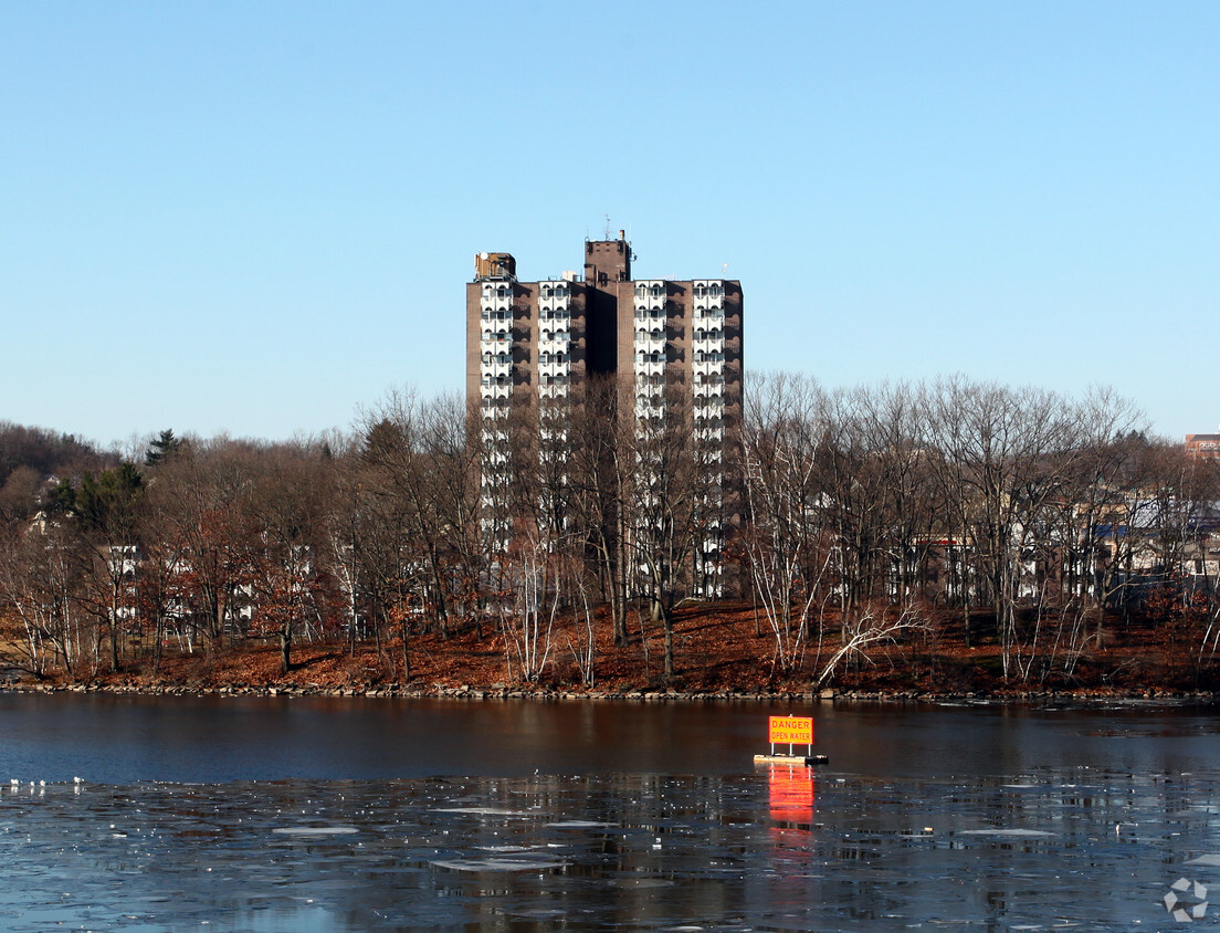 Building Photo - Lincoln Park Tower Apartments