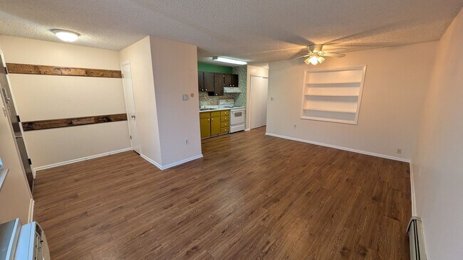 Foto del edificio - Cute- 1 bedroom 1 bath unit. Great Littleton Community. Open concept- bright/natural light.