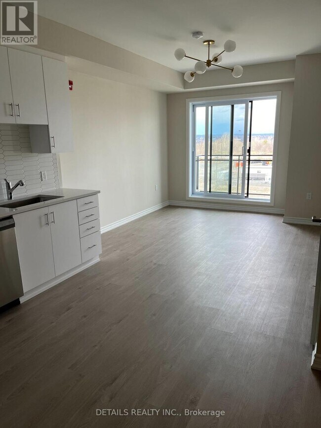 Photo du bâtiment - 1350 Hemlock Rd