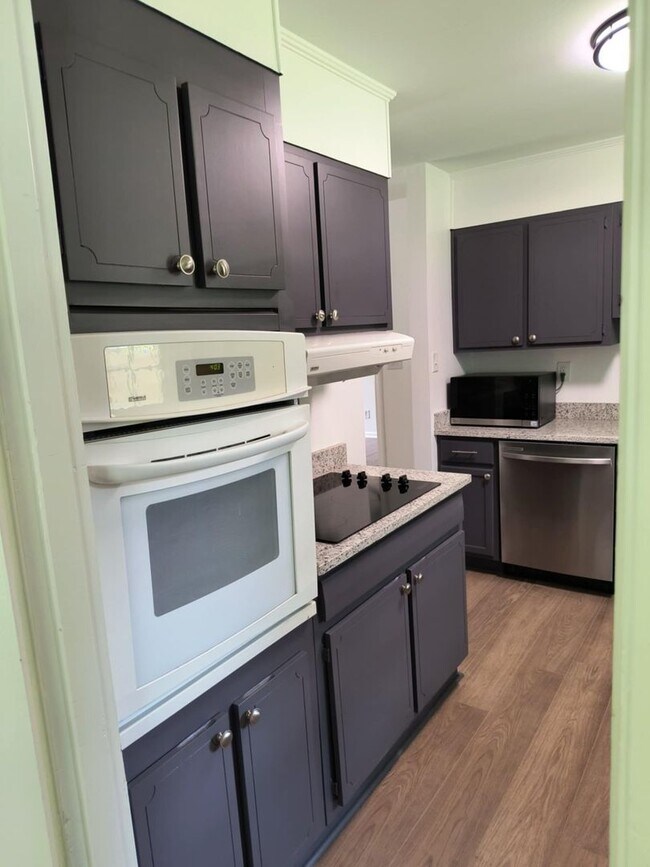 Building Photo - Fully Renovated 3 Bedroom, 2 Bath Home