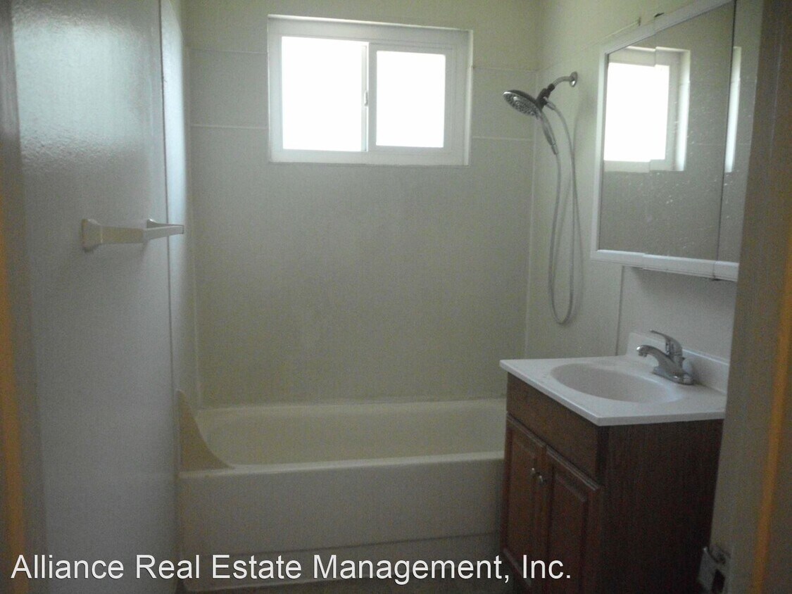 Foto del edificio - 2 br, 1 bath Apartment - 801 W. 1st Ave.