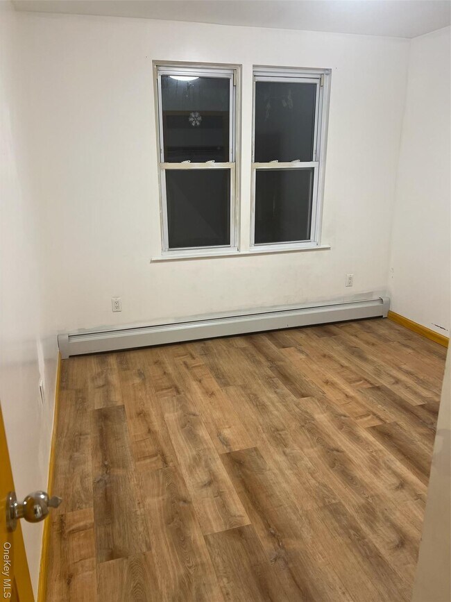 Foto del edificio - 170-11 Lithonia Ave