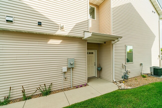 Building Photo - 2456 Waterpark Loop SE