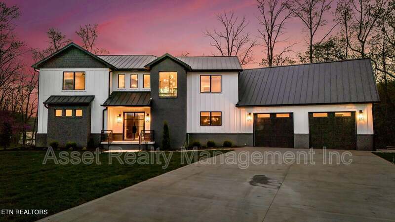 Primary Photo - 210 Mainsail Rd