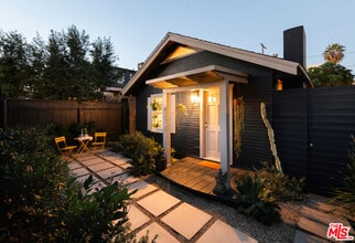 Building Photo - 1517 Cabrillo Ave