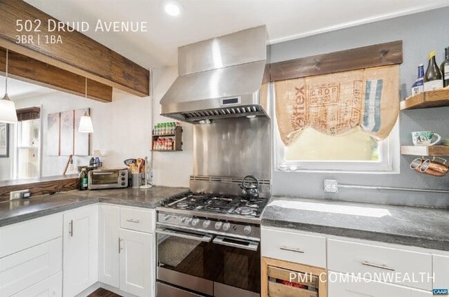 Building Photo - 3 Bed / 1 Bath Single Family (Available 7/...