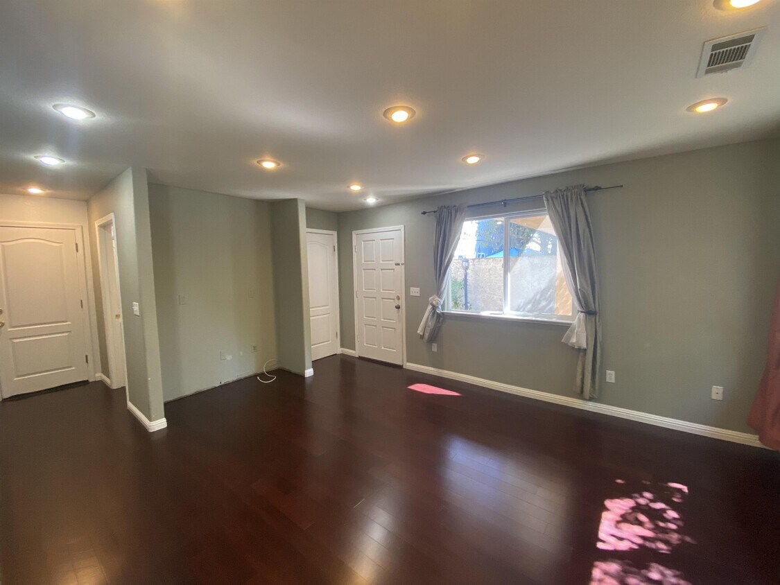 Foto principal - 2095 Scott Blvd