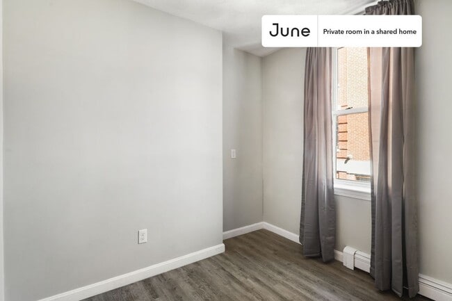 Building Photo - Room in Shared 3 bed/1 bath home