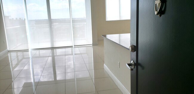 Foto del edificio - 1861 NW S River Dr