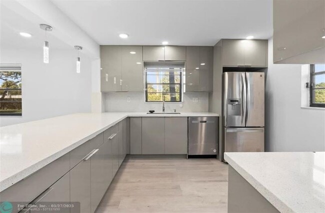 Building Photo - 6085 N Sabal Palm Blvd