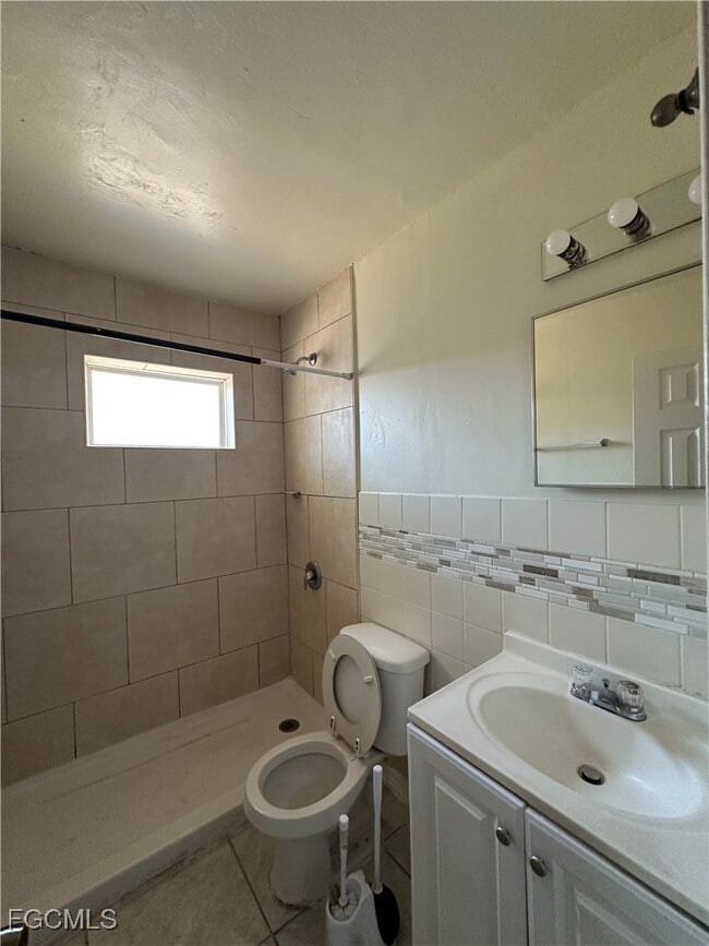 Building Photo - 1935 Ricardo Ave