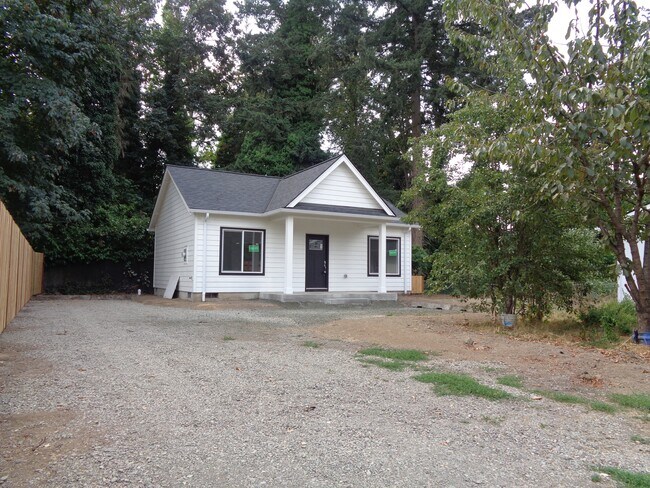 Building Photo - 1730 Wildwood Pl NE