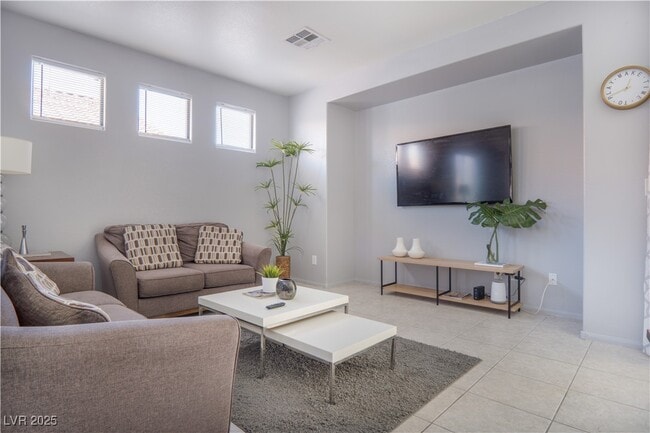 Building Photo - 2401 Predera Ave