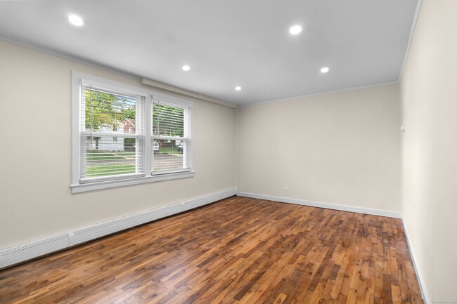 Building Photo - 232 Melville Dr