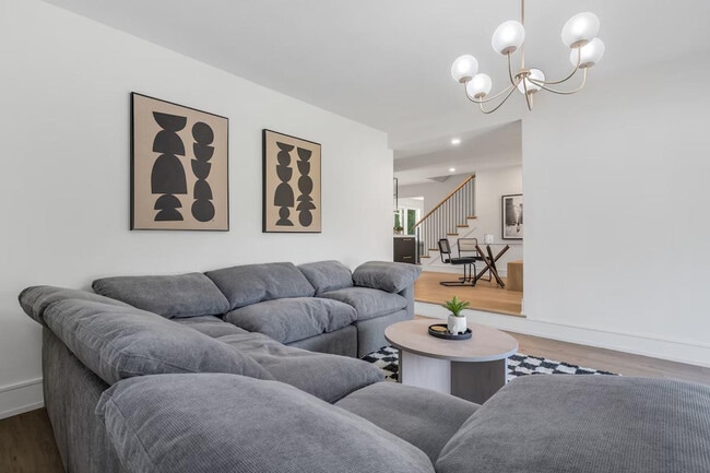 Building Photo - 13 Hickory Ave