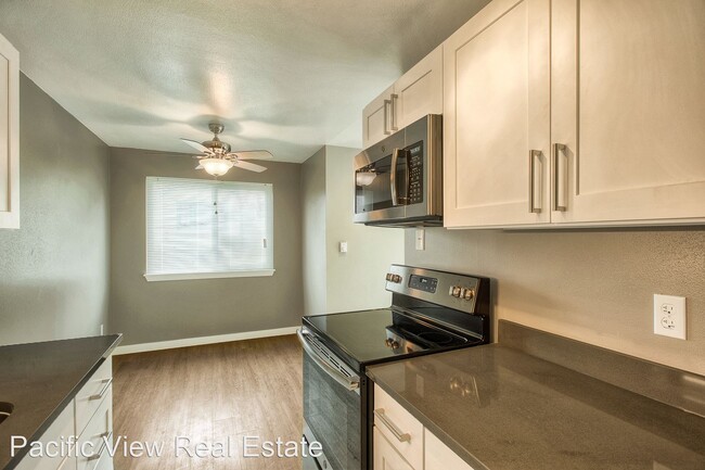 Building Photo - 2810-2811 E Yesler Way