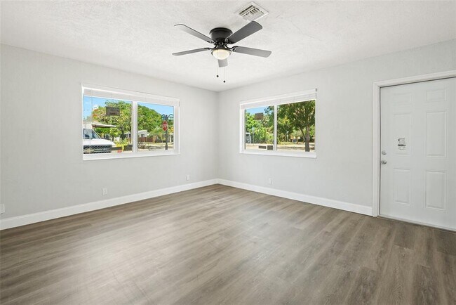 Building Photo - 1244 NW 2nd Ave