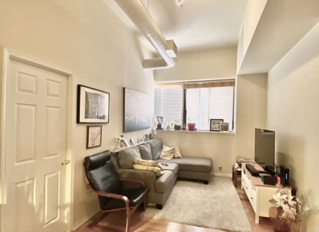 Building Photo - 266 S 23rd St