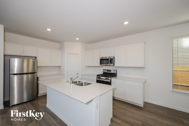 Building Photo - 9925 Diamondhead Dr