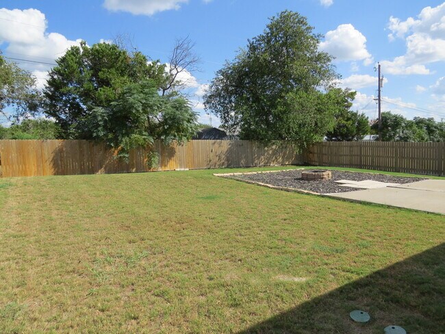 Building Photo - 4902 Karen Grn Dr