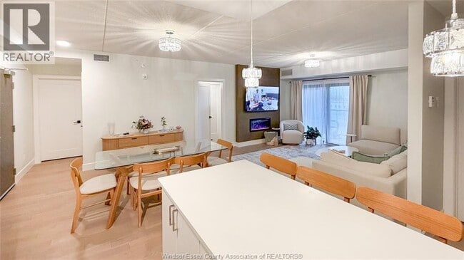 Photo du bâtiment - 2600 Sandwich W Pkwy