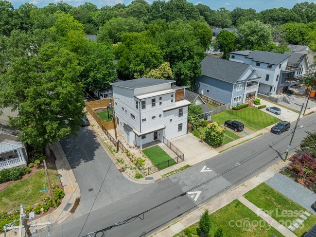 Building Photo - 1401 Kennon St