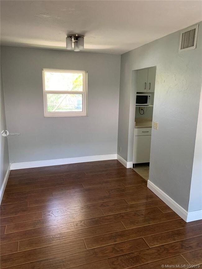 Building Photo - 1826 N Dixie Hwy