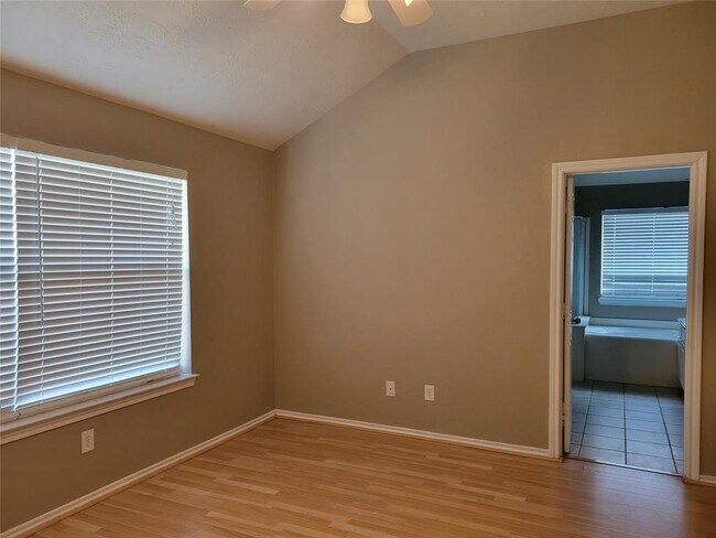 Foto del edificio - 6822 Chester Oak Dr