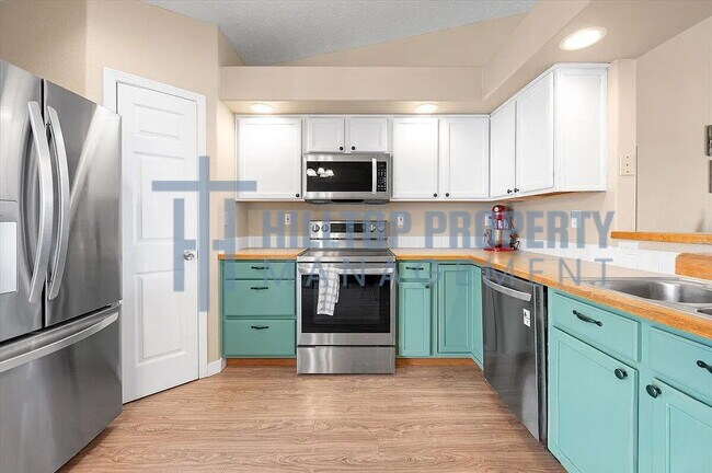 Building Photo - 4 Bed, 2 Bath Home with 2-Car Garage in North Nampa