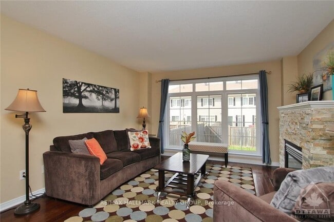 Building Photo - 201 Urbancrest Private