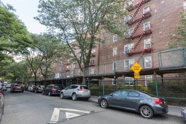 Building Photo - 1BR Co-op For Rent!
