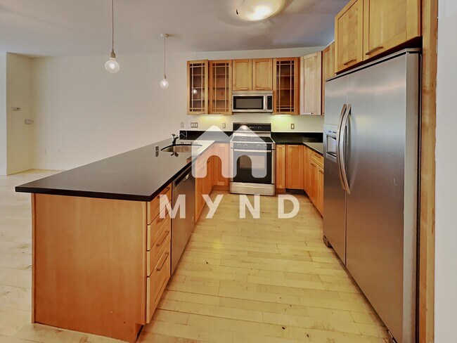 Building Photo - 2300 Broadway Apt 6