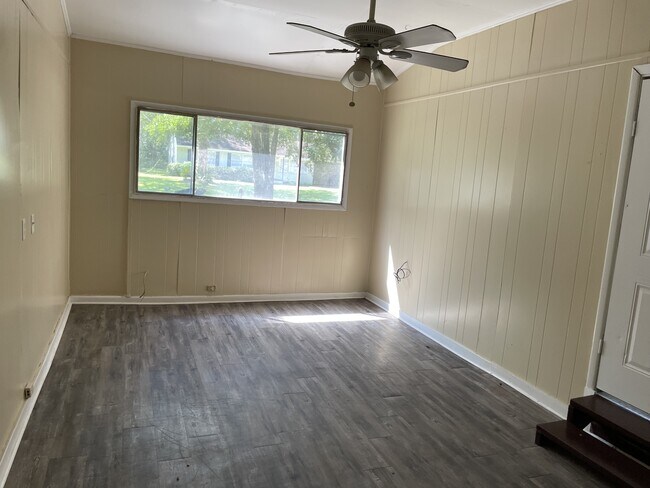 Building Photo - 210 Wildwood Terrace