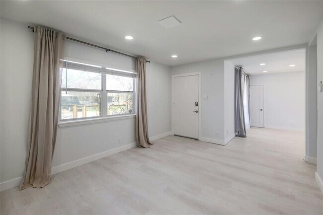 Foto del edificio - 8505 Spearman Dr