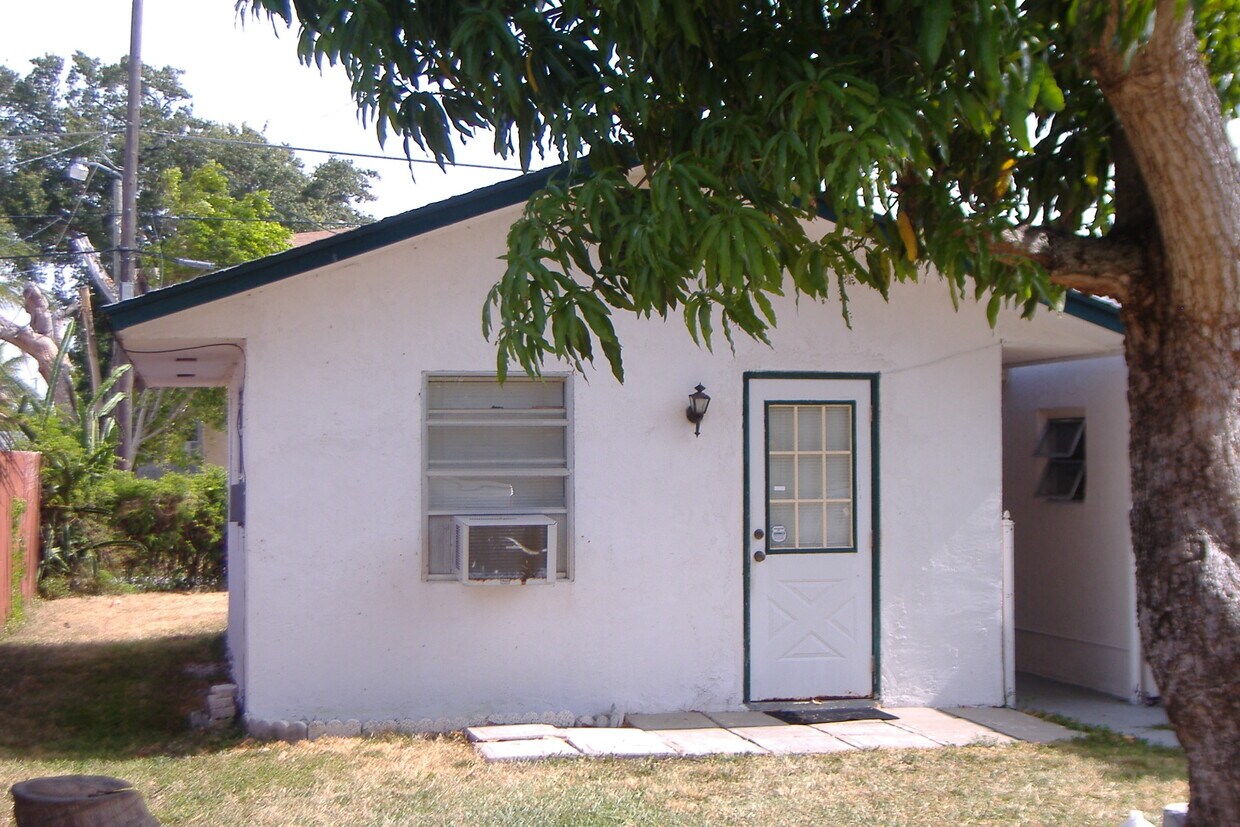 Foto principal - 230 SW 12th St