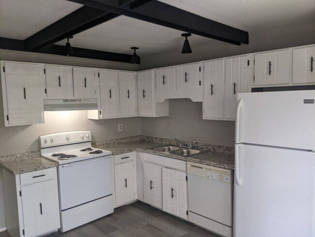 Building Photo - 4798 Forest Wood Ln