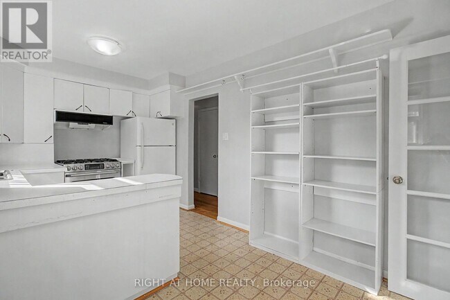 Building Photo - 426 Seaton Dr